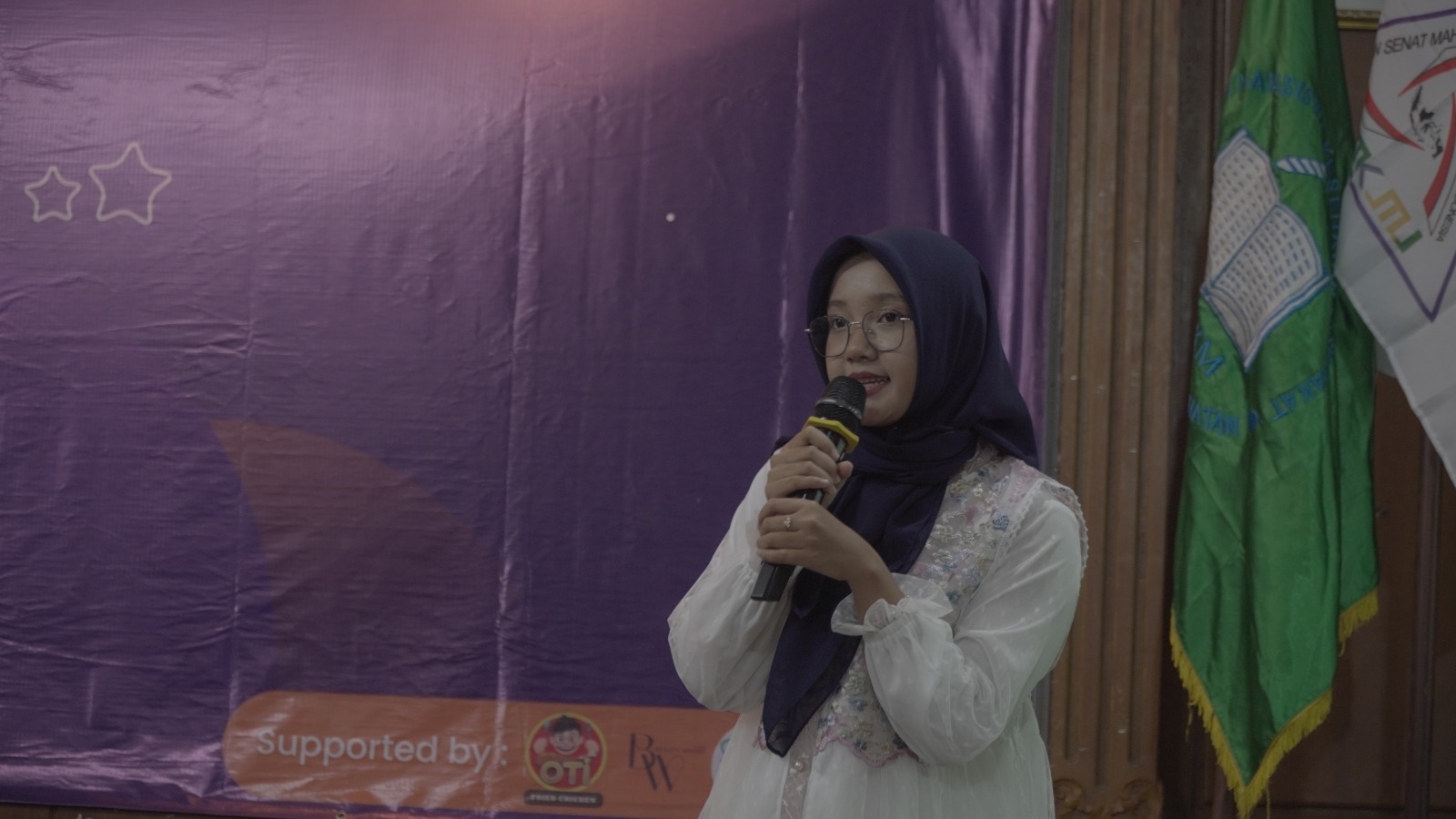 Persidangan oleh Nuzul Rachmawati